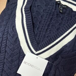 Beyond Yoga Navy and White Cable Knit Sweater